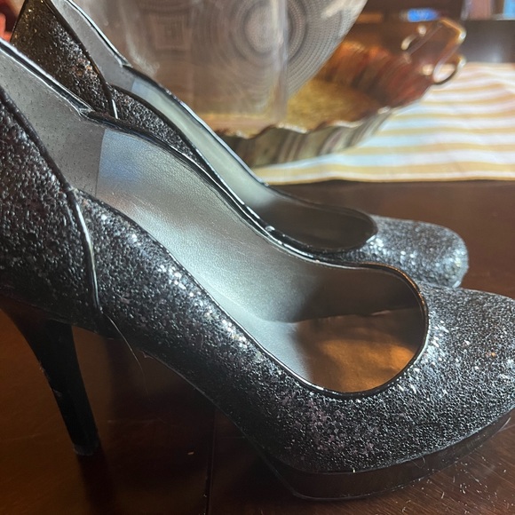 Guess Black Pumps - Picture 2 of 4
